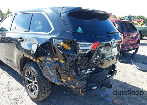 2018 Toyota Highlander Le/Le Plus z USA, uszkodzony, nr VIN 5TDBZRFH3JS871103